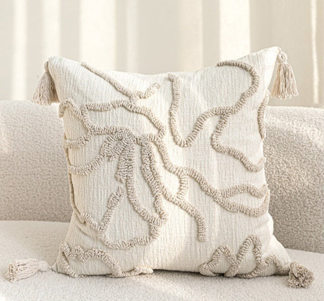 Housse de Coussin Crème avec Broderie 3D – Élégance et Raffinement